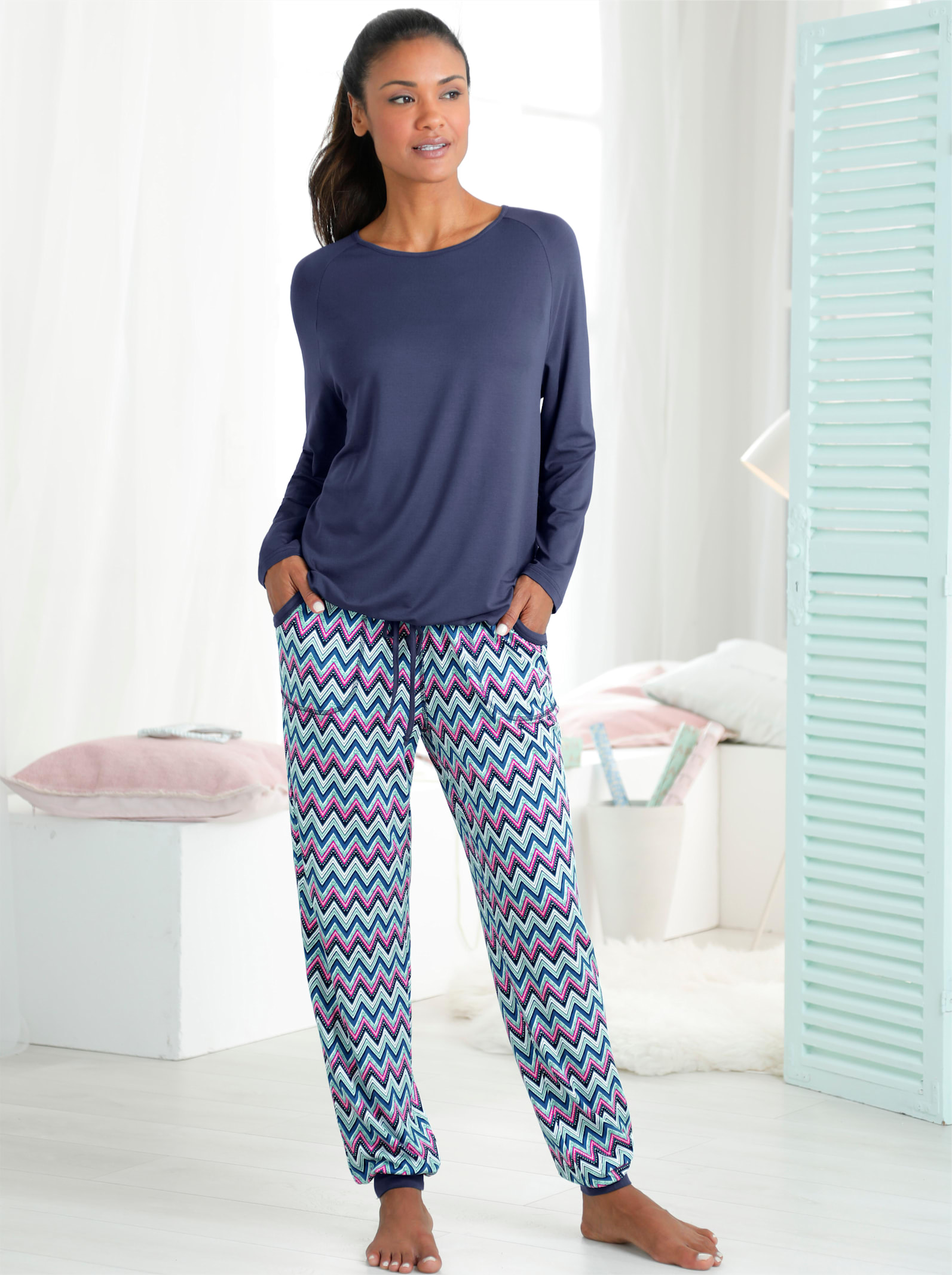 Pyjamas - marin, mönstrad