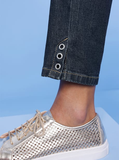 Jean push-up petites fentes au bas des jambes