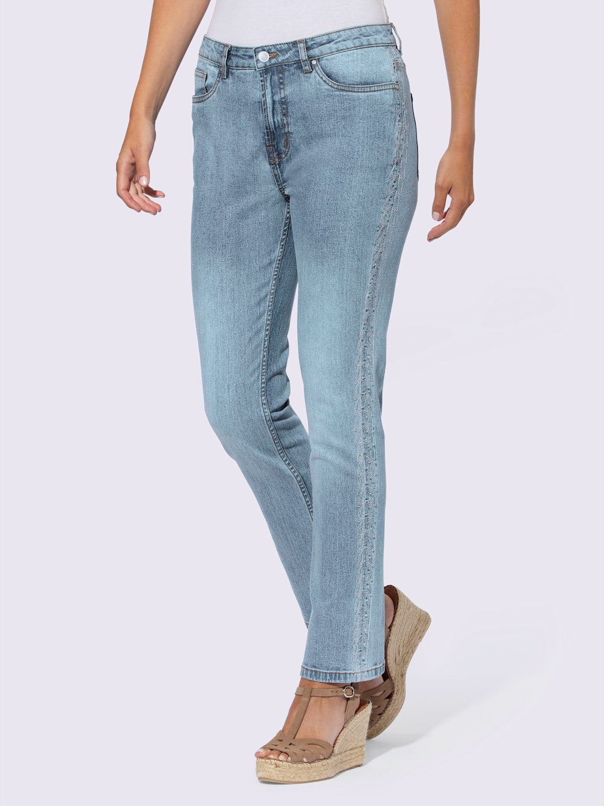 Jean 5 poches broderie le long des coutures latérales - Linea Tesini - Modalova