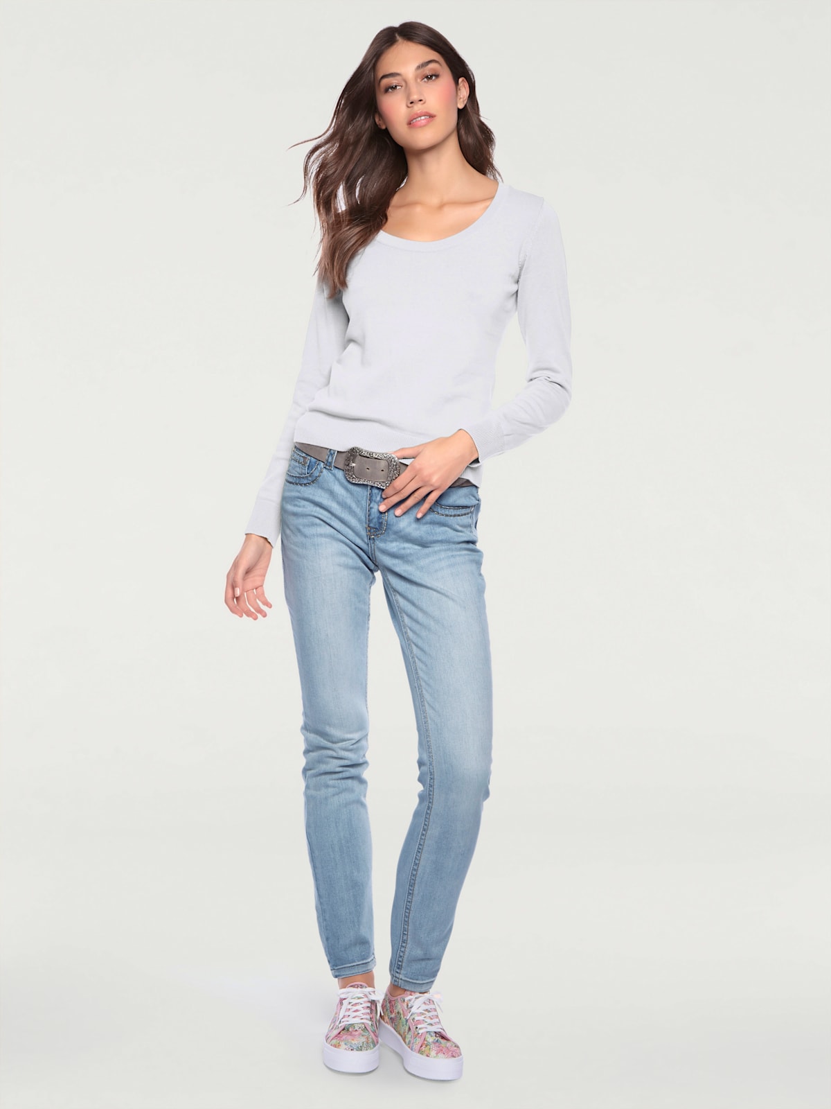 Pull encolure ronde basique et facile à associer, coloris tendance - Linea Tesini - Modalova
