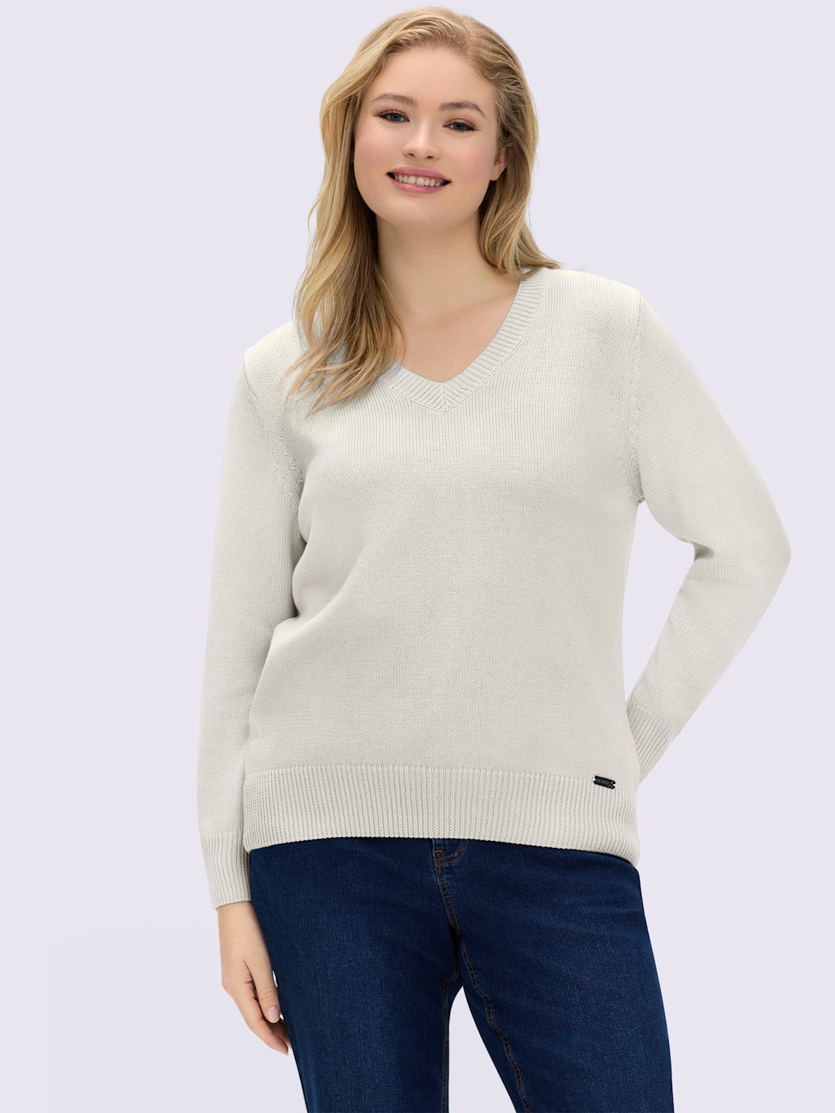 Pull coupe classique col en v finitions côtelées - Collection L - Modalova