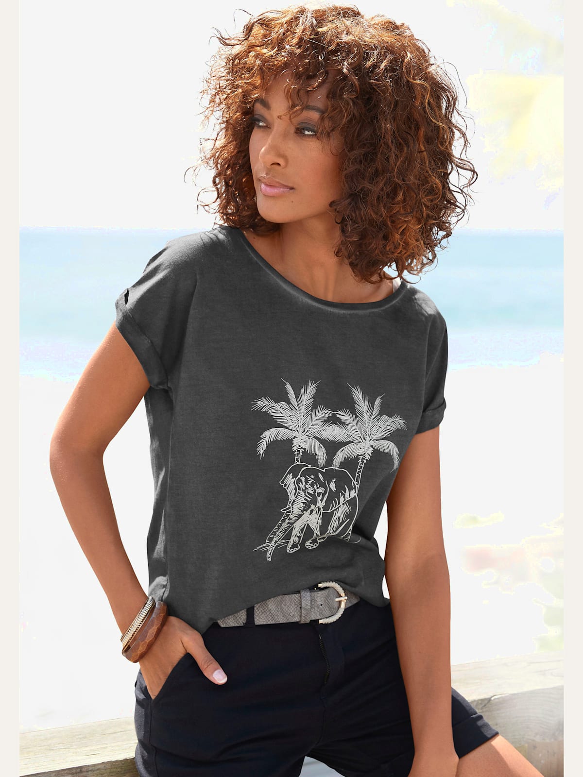 T-shirt imprimé devant avec éléphant et palmiers - Vivance - Modalova