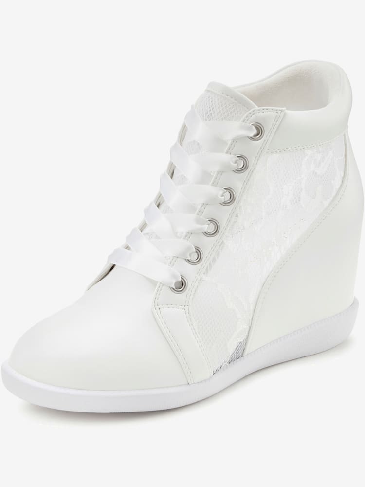 Bottines sneakers élégantes avec empiècement en dentelle tendance, idéales comme chaussures de mariée