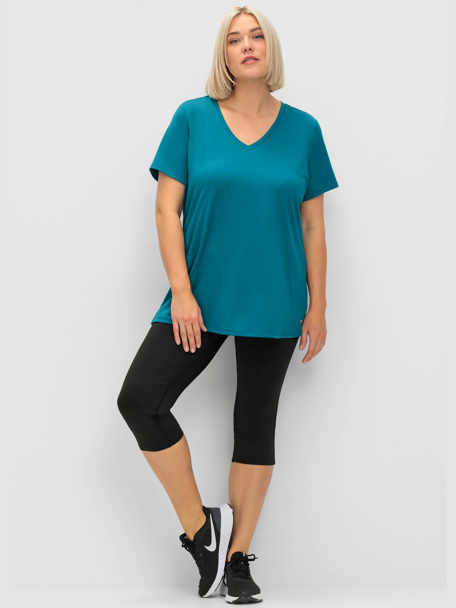 T-shirt technique, couleur : vert foncé uni, taille 58, marque Sheego, 90% polyester;10% élasthanne - helline