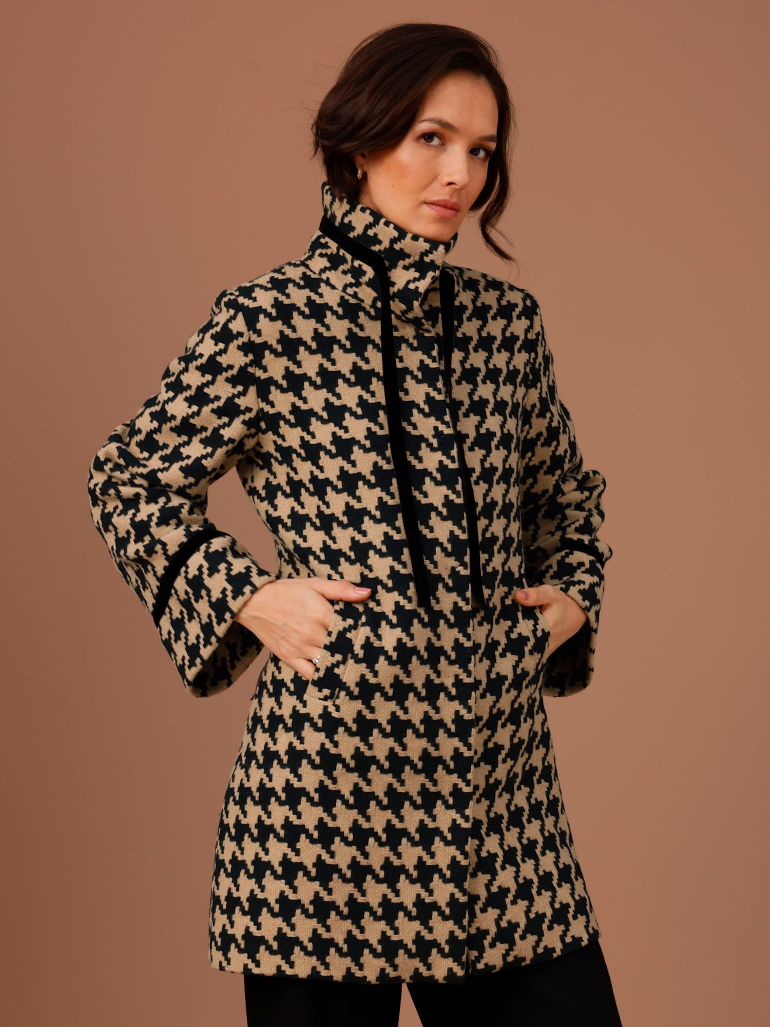 Veste en laine très fin et doux, noir à motifs, taille 44, Manisa - helline