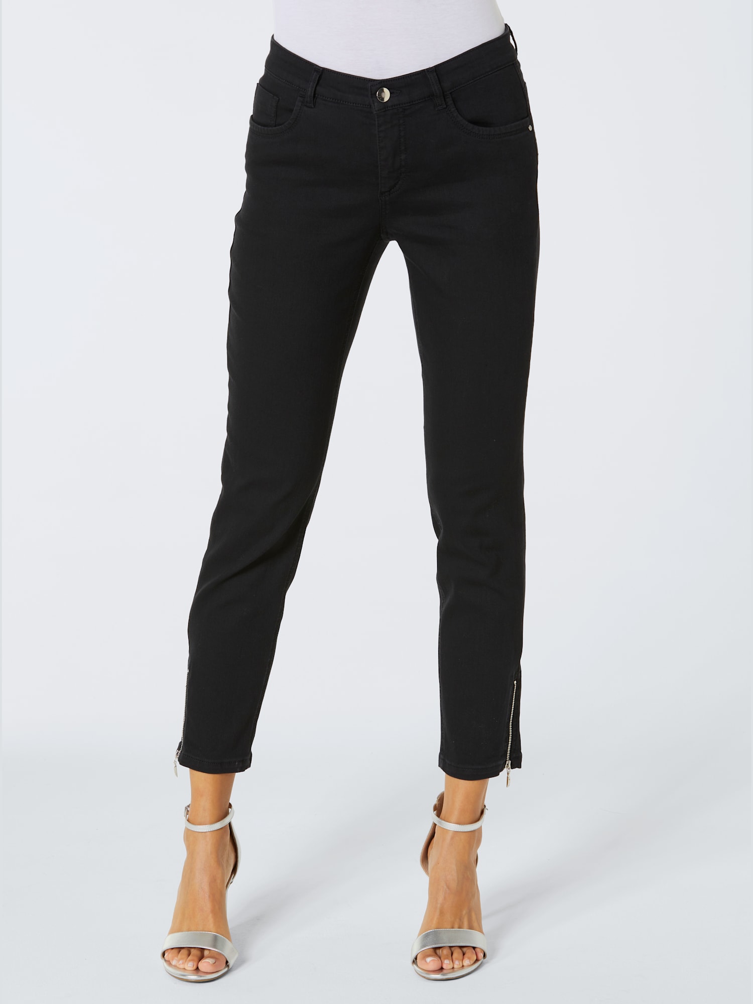 Jean 5 poches poches avec broderie et pierres fantaisie, couleur noir, taille 46, marque Ascari - helline