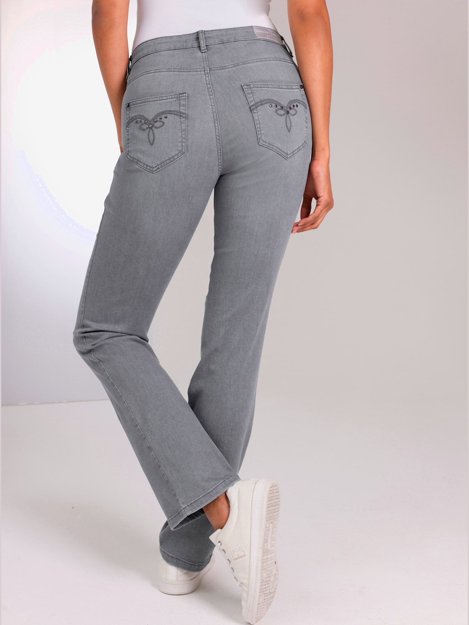 Jean 5 poches mélange coton et lyocell de qualité, couleur gris, taille 50, marque Ascari - helline