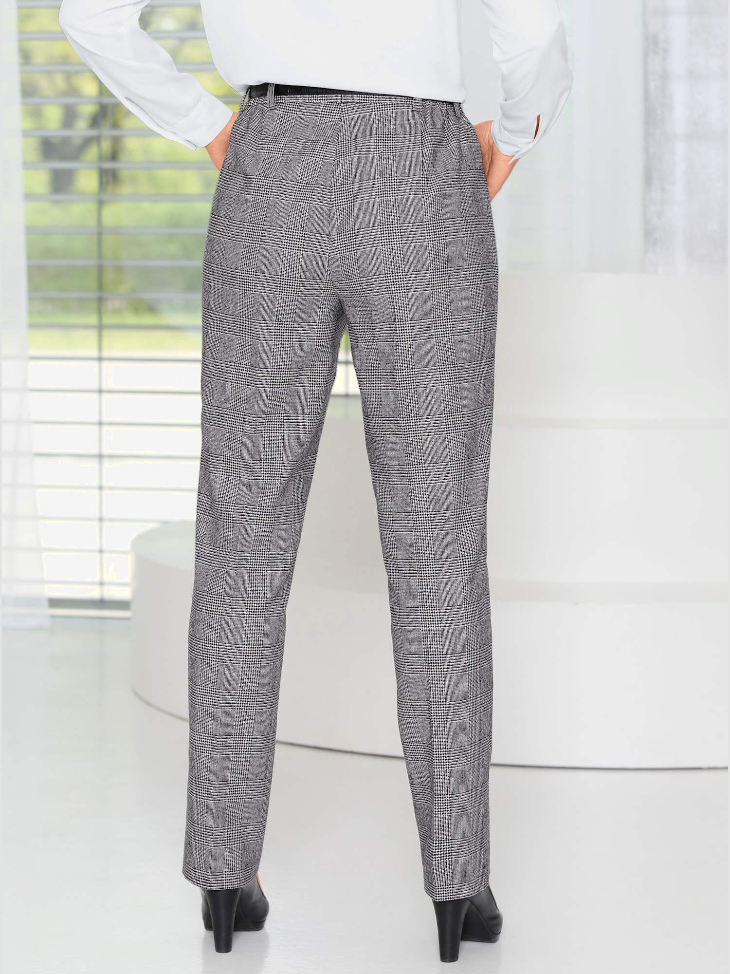 Pantalon d'hiver coupe féminine, couleur noir, taille 46, marque Come on - Witt