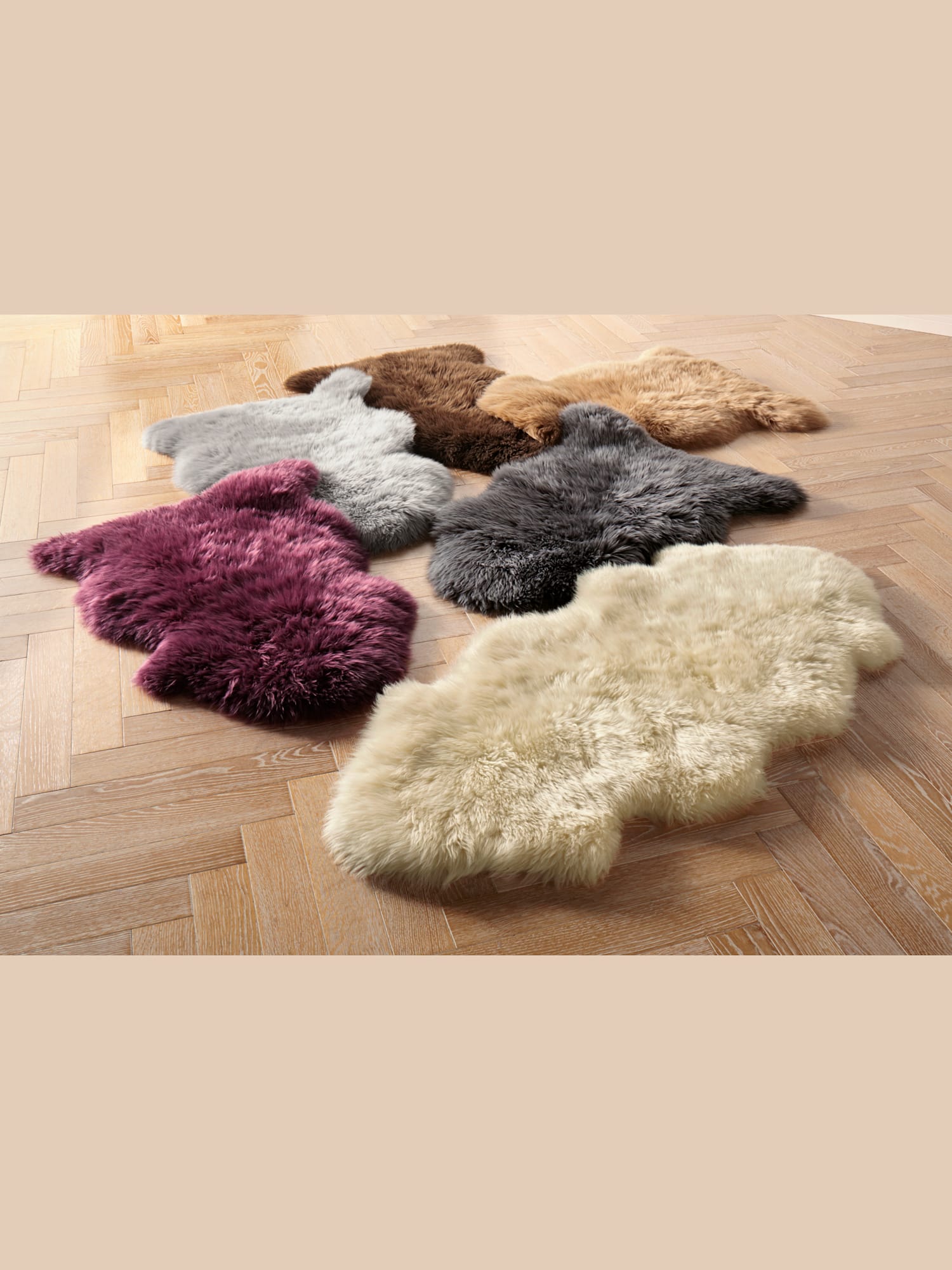 Peau d'agneau produit naturel, couleur : violet foncé uni, taille env. 68x140 cm, marque helline home, 100% Peau d'agneau - helline