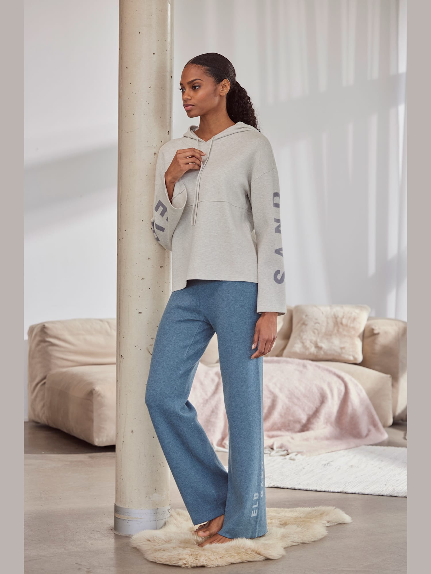 Pantalon en tricot doux et extensible, couleur bleu, taille 34/36, marque Elbsand - helline