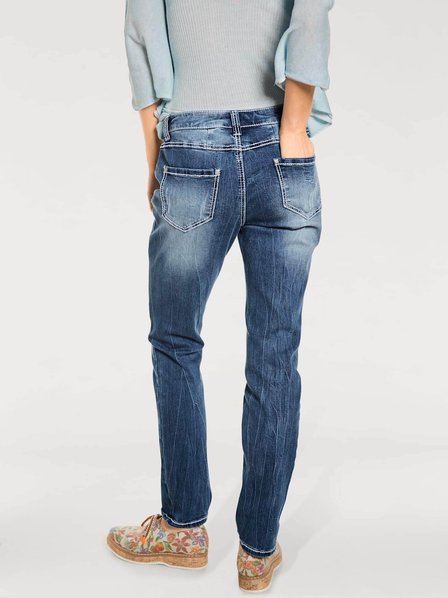 Jean boyfriend coupe droite, couleur bleu, taille 42, marque Linea Tesini - helline
