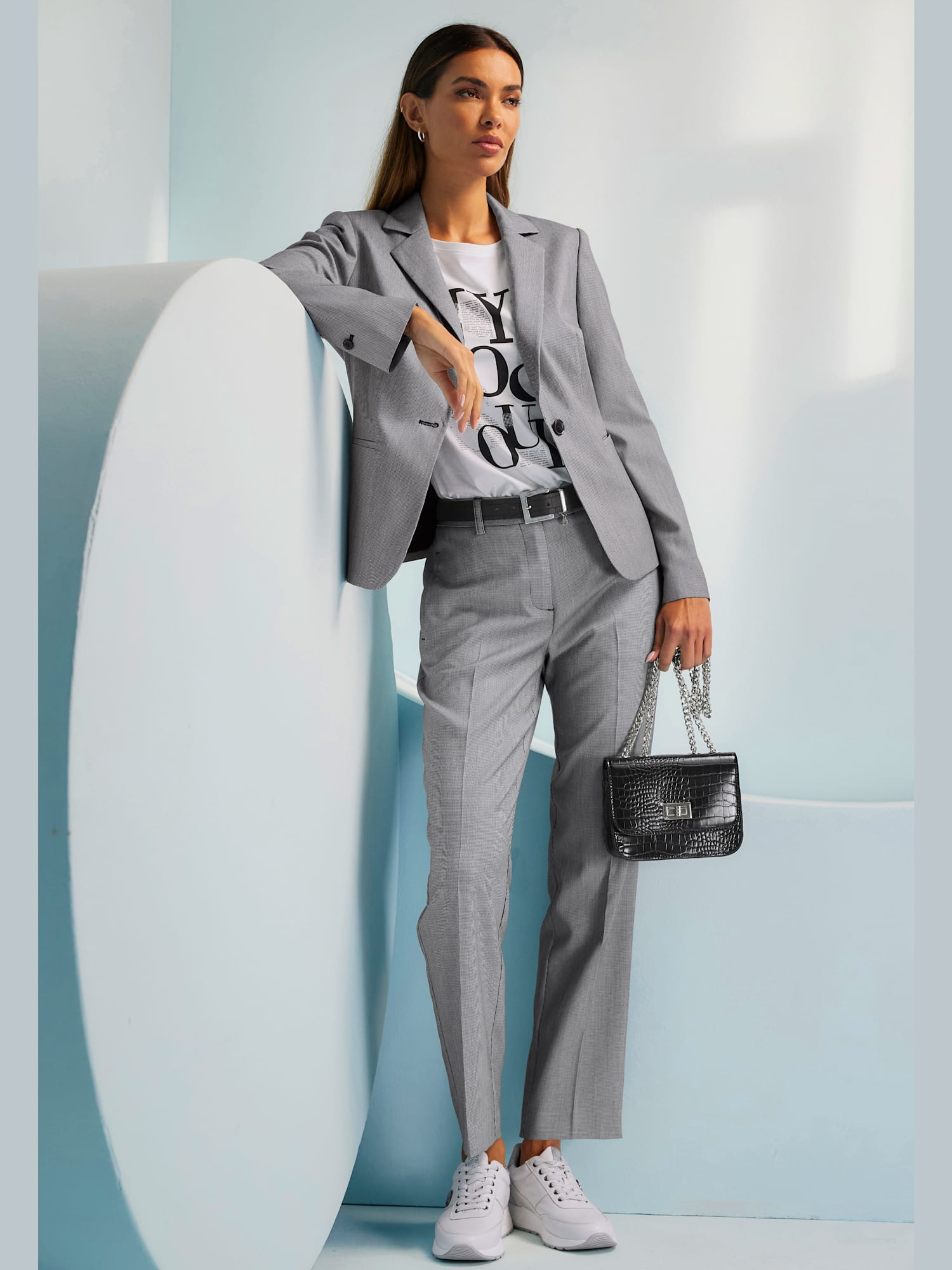 Tailleur pantalon intemporel et chic, couleur couleur ivoire, taille 40, marque Rick Cardona - helline