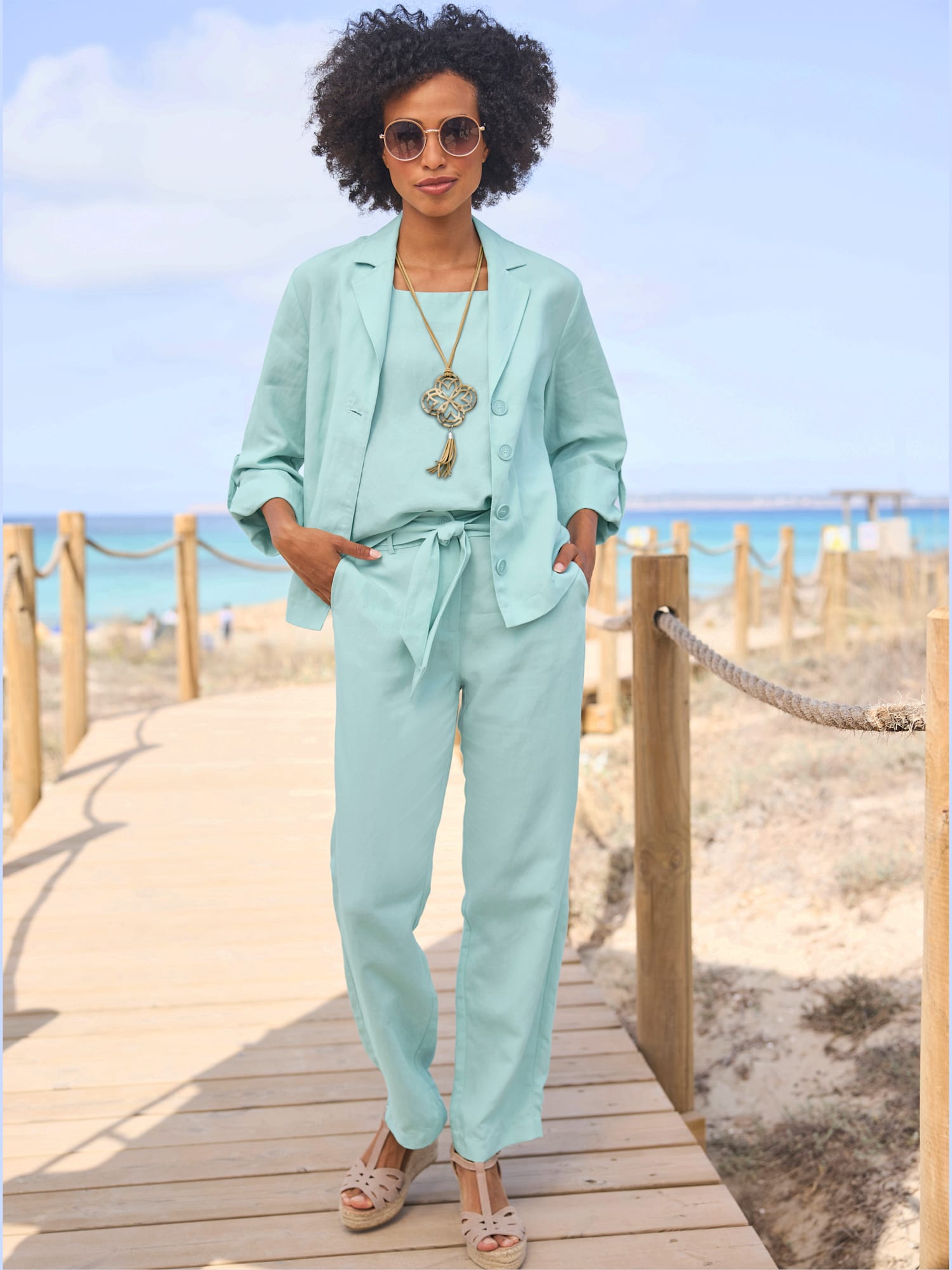 Blazer en lin qualité lyocell estivale, couleur bleu, taille 50, marque Linea Tesini - helline