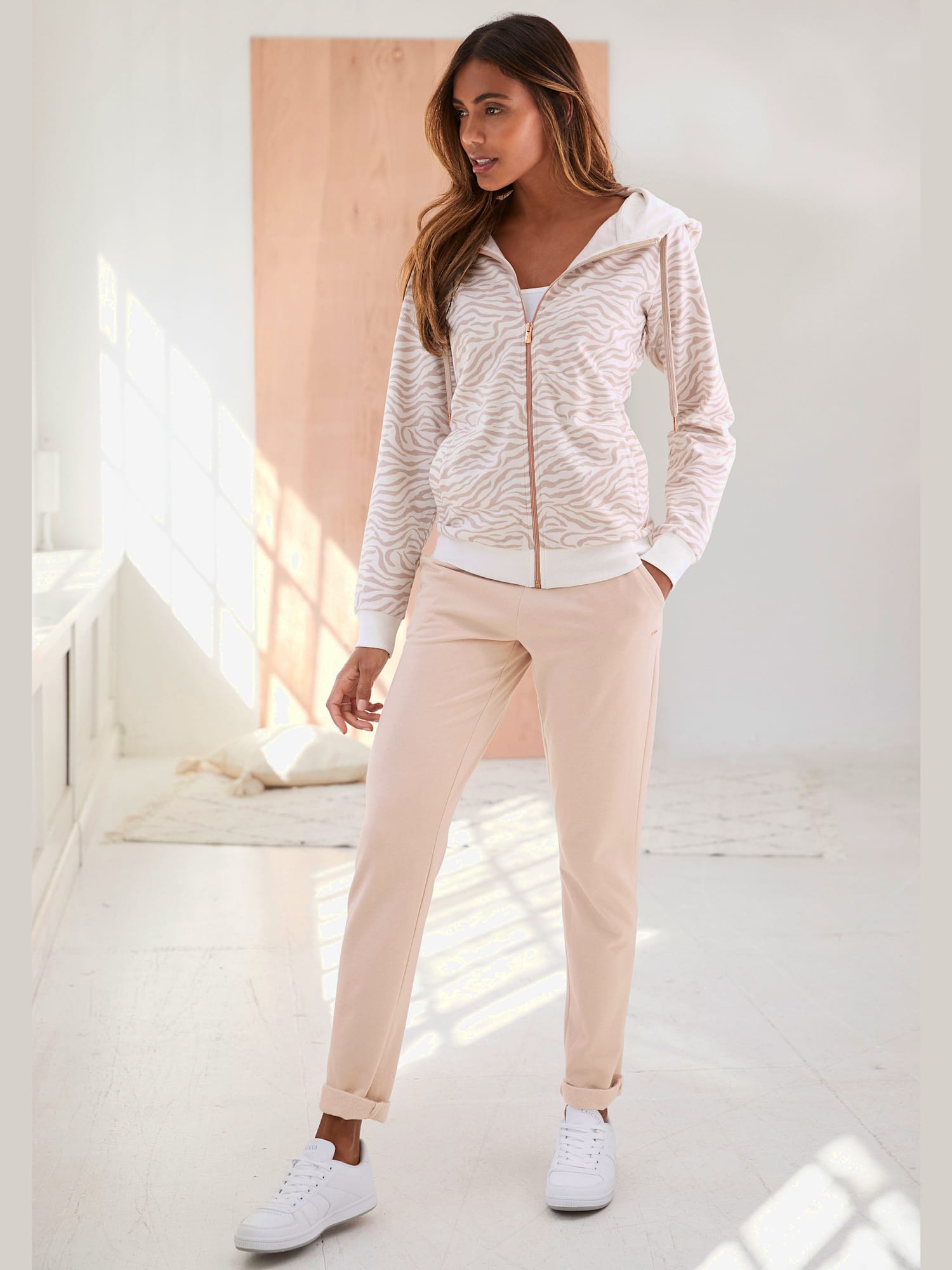 Pantalon détente long et confortable, couleur marron, taille 38/40, marque LASCANA - helline