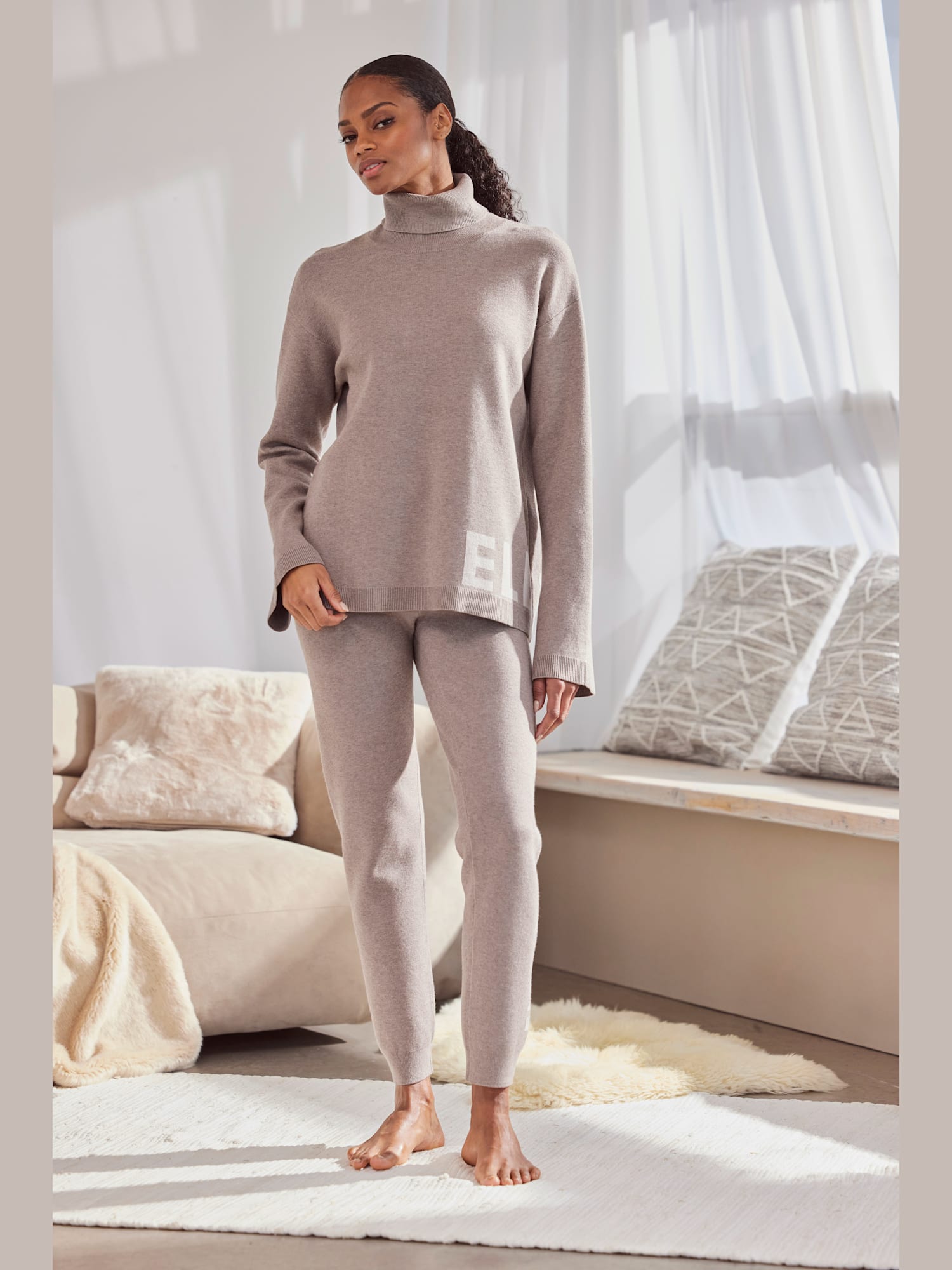 Pantalon en tricot doux et extensible, couleur marron, taille 46/48, marque Elbsand - helline