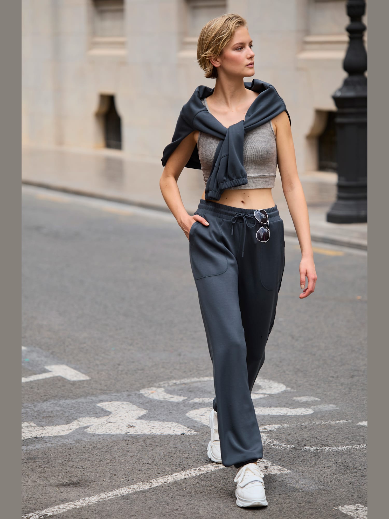 Pantalon lounge pantalon détente avec poches latérales fendues, couleur gris, taille 42/44, marque Copenhagen Studios - helline