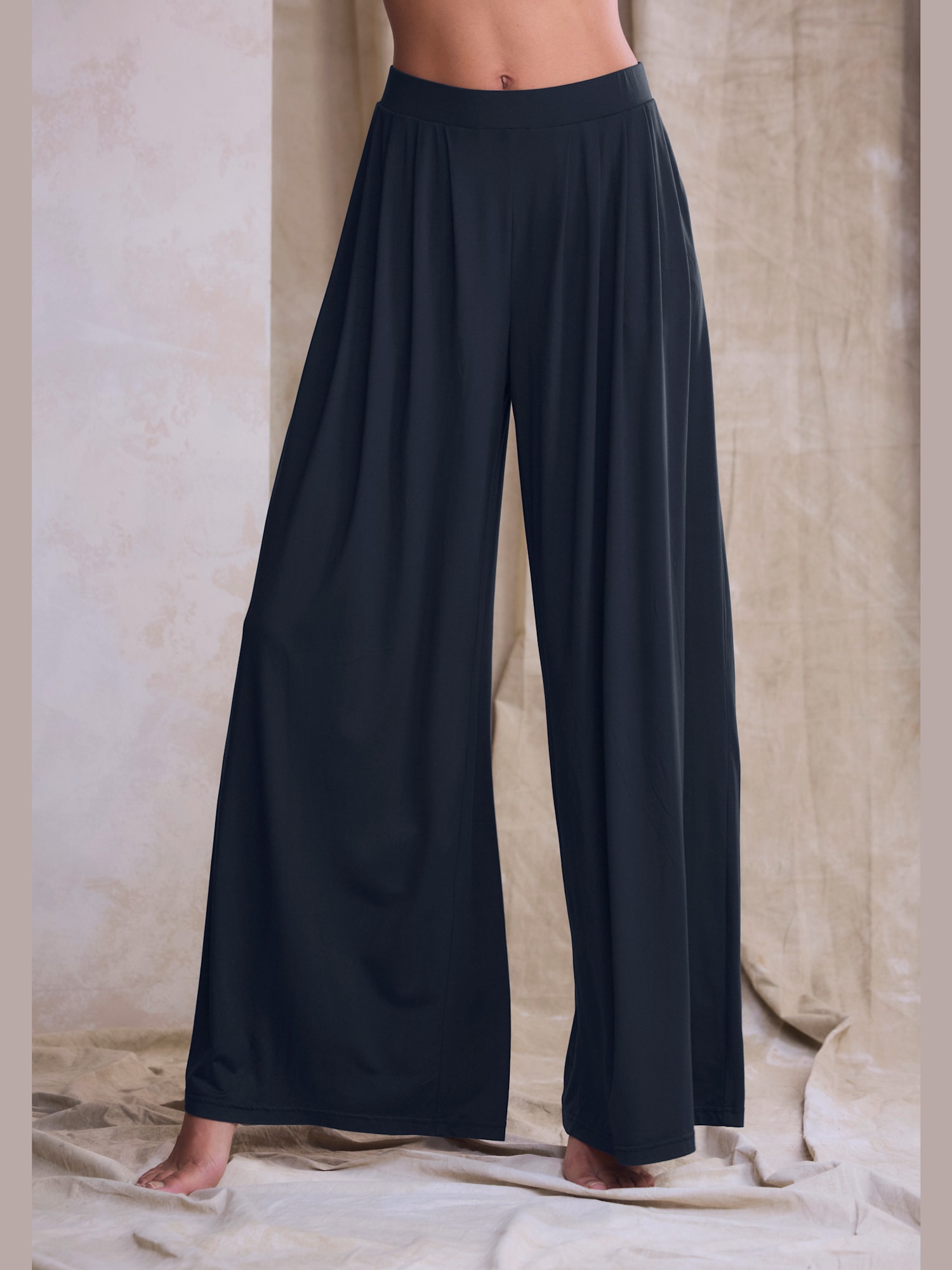 Pantalon extra-large et doux avec pinces, couleur bleu, taille 36, marque LASCANA - helline