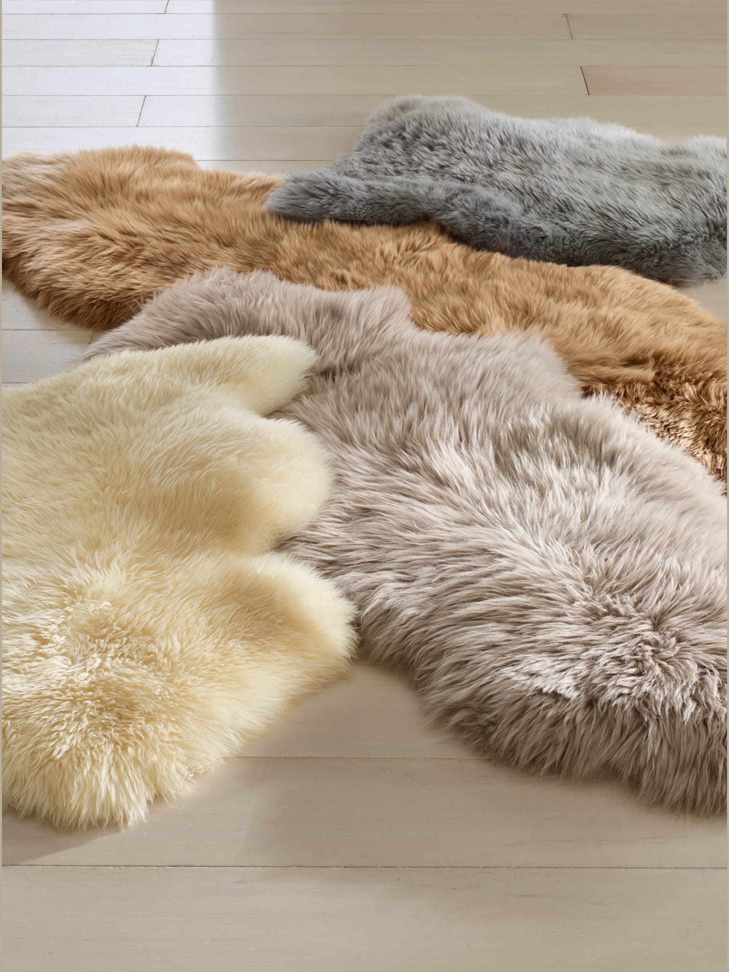 Peau d'agneau produit naturel, couleur : marron moyen uni, taille env. 68x140 cm, marque helline home, 100% Peau d'agneau - helline