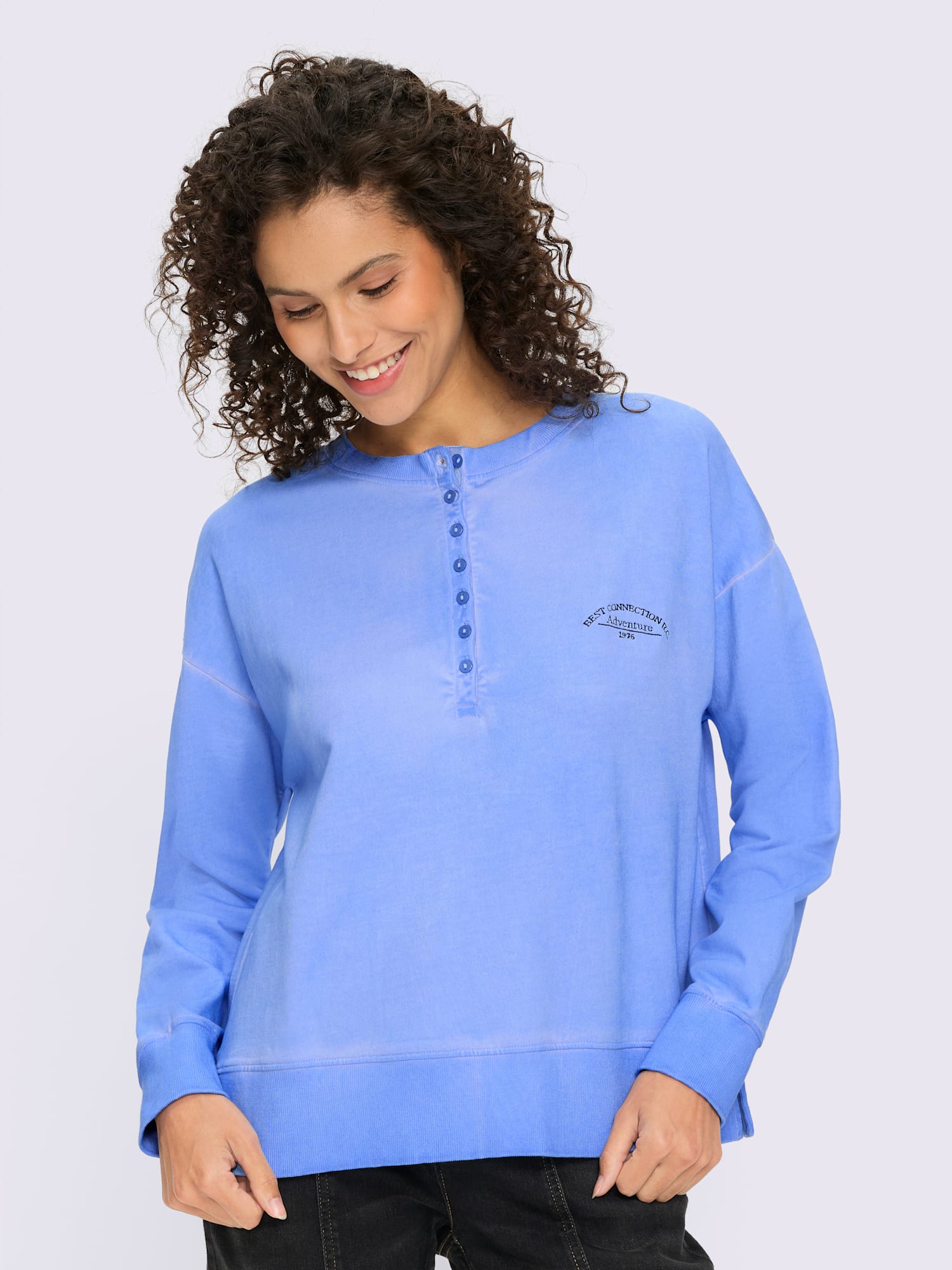 Sweatshirt en pur coton à encolure ronde avec patte de boutonnage et manches longues, couleur : bleu moyen uni, taille 42, marque Best Connection, 100