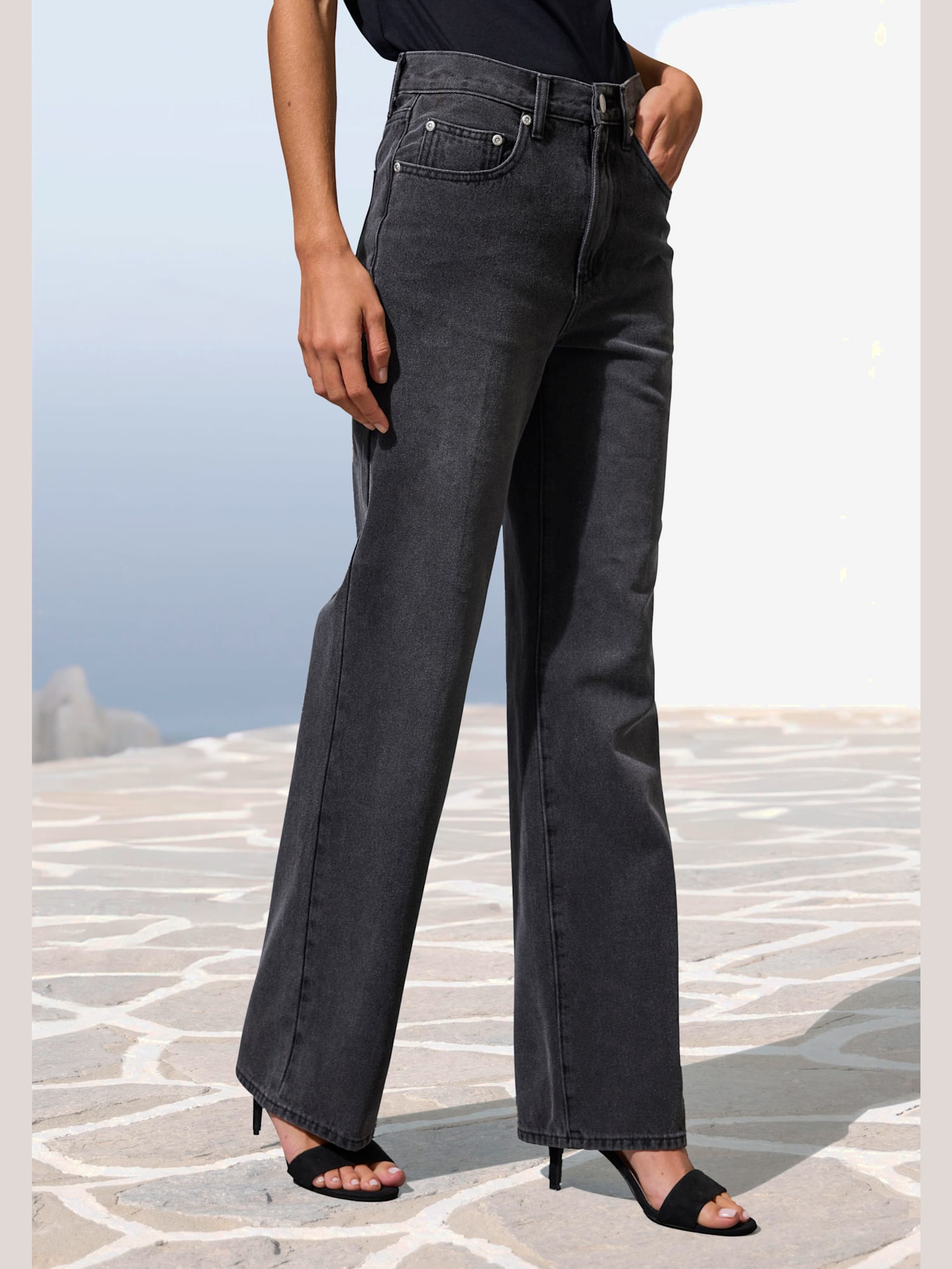 Jean large tendance, couleur noir, taille 44, marque LASCANA - helline