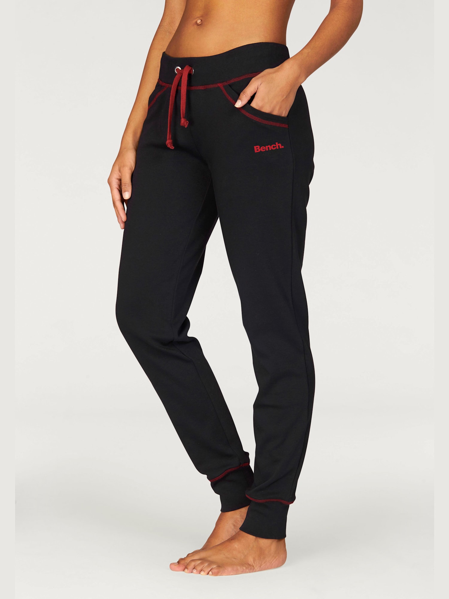 Pantalon détente sportif avec poches fendues, couleur noir, taille 46/48, marque Bench. Loungewear - helline