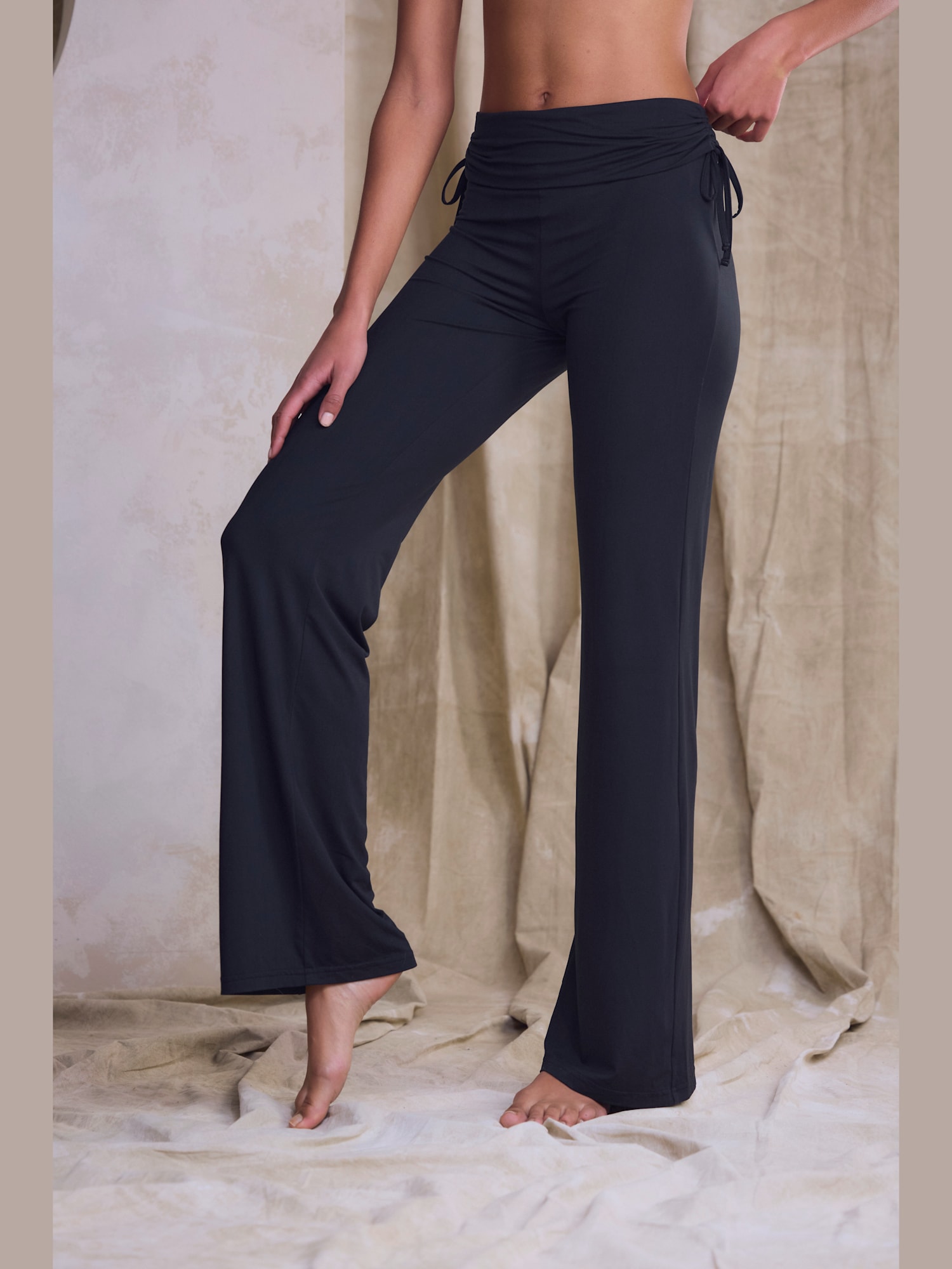 Panty legging avec jambes évasées, couleur noir, taille 36, marque LASCANA - helline