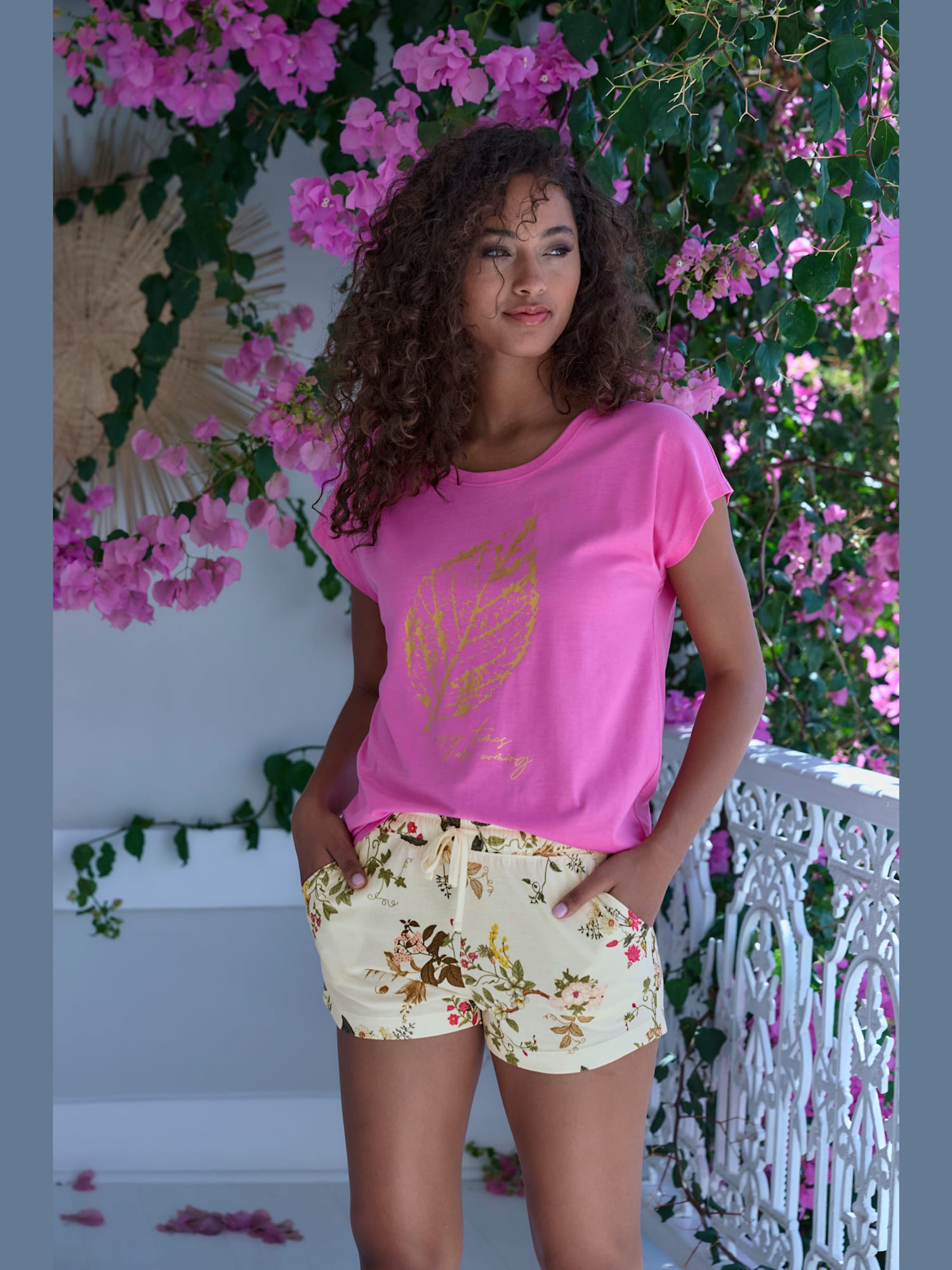 Short de pyjama short avec poches fendues, couleur : couleur ivoire clair à motifs, taille 34/36, marque LASCANA, 50% coton;50% viscose - helline