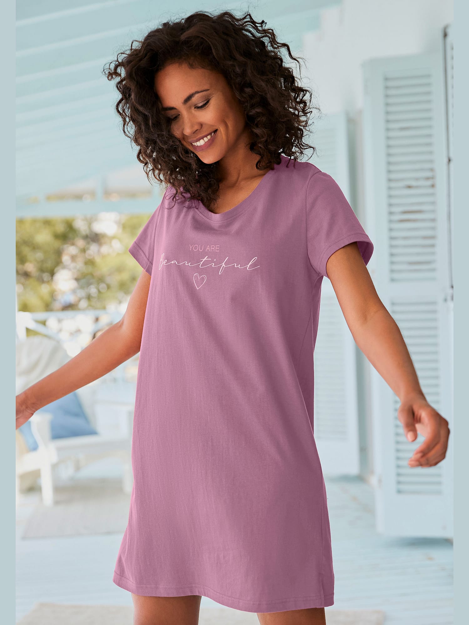 T-shirt de nuit ample avec imprimé et manches courtes, couleur : violet clair uni, taille 32, marque Vivance Dreams by Lascana, 100% coton - helline