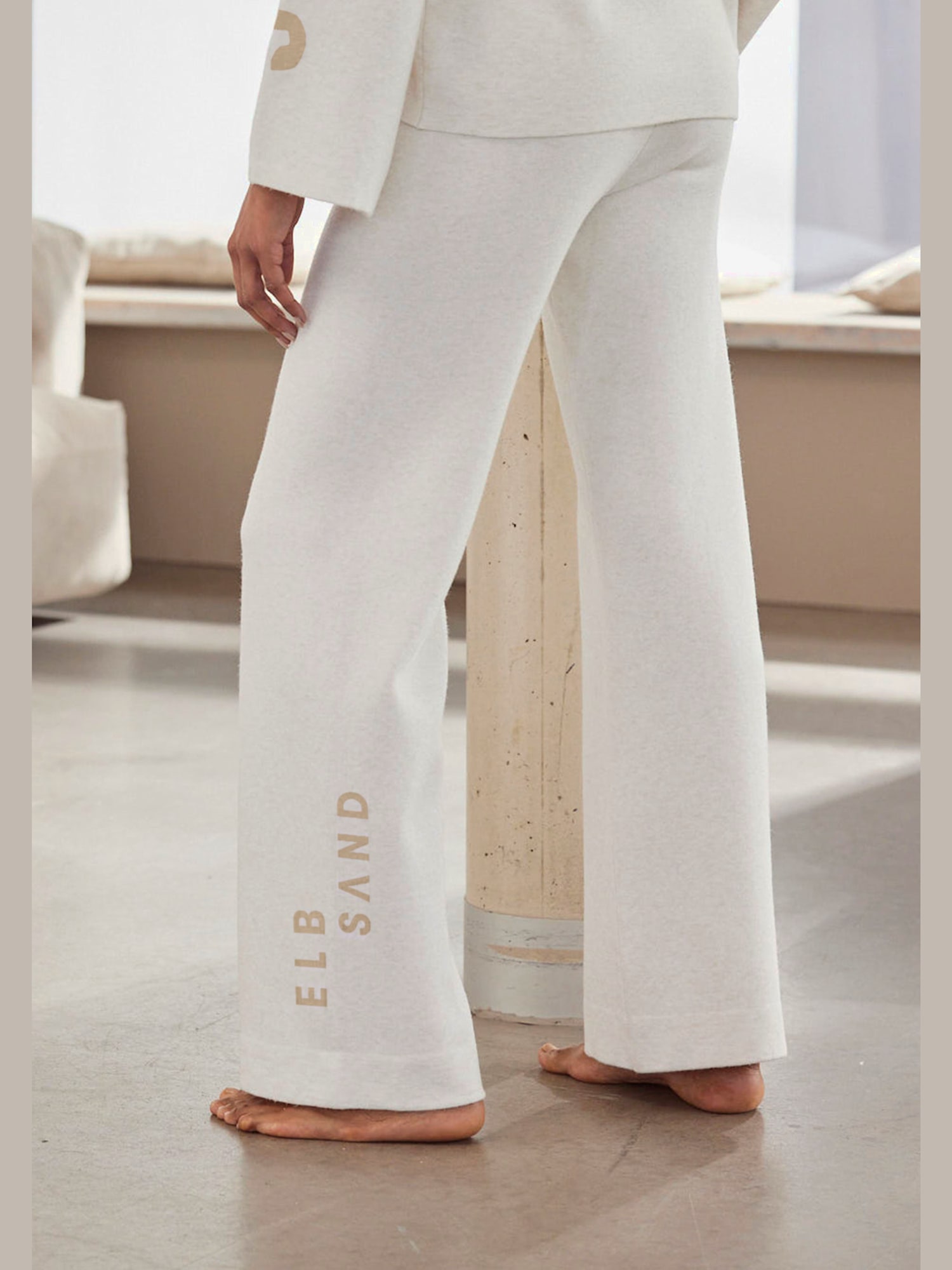 Pantalon en tricot doux et extensible, couleur couleur ivoire, taille 50/52, marque Elbsand - helline
