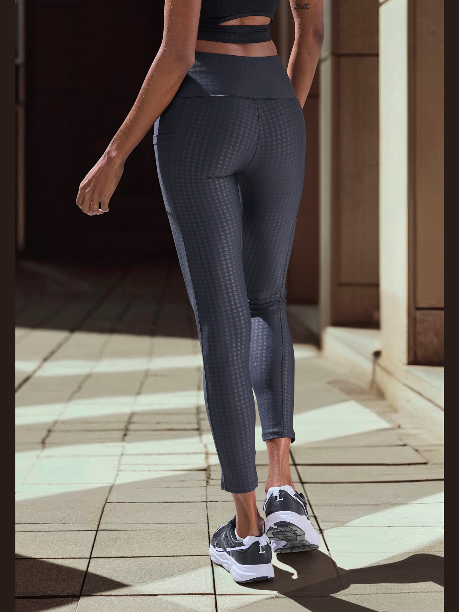 Leggings technique leggings d'extérieur aux designs classiques, couleur noir, taille XL (48/50), marque LASCANA - helline