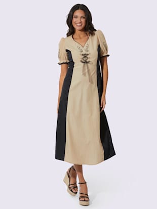 Robe traditionnelle broderie country élégante (Image 2)
