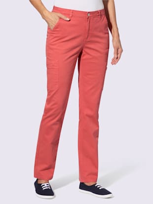 Pantalon poches plaquées sur les côtés.