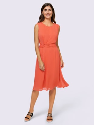 Robe de cocktail lien à nouer décoratif à la taille