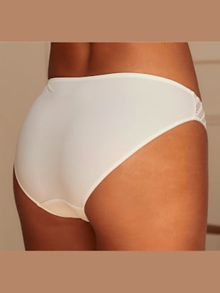 Slip féminin avec coupe enveloppante