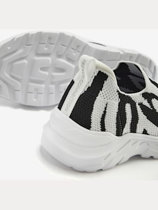 Baskets sneakers qui épousent parfaitement le pied grâce à la matière textile douce (Image 2)