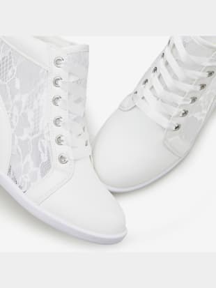 Baskets sneakers élégantes avec empiècement en dentelle tendance, idéales comme chaussures de mariée