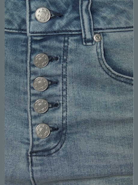 Short en jean taille haute avec patte de boutonnage tendance devant