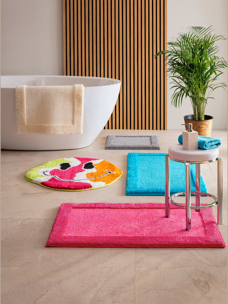 Tapis de bain polyester résistant, couleur rose, taille 45x50 cm, marque helline home - helline
